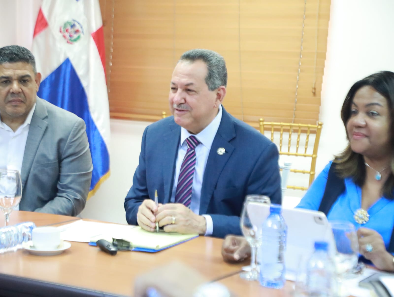 Porfirio Peralta y Dioscar Faña presiden reunión con miembros Comité Consultivo Circ.#2.